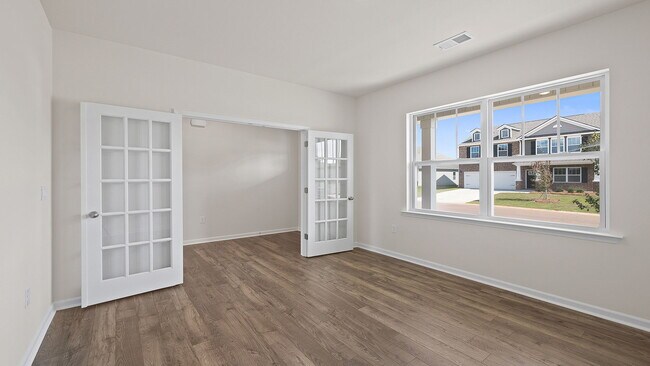 308 Silicon Dr, Greenville, SC 29605 - photo 4