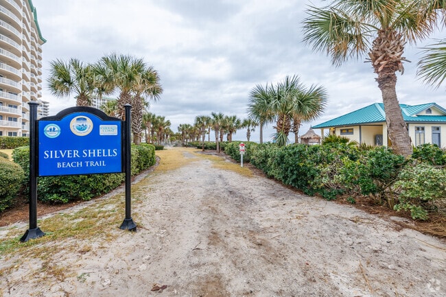 Silver Shells sits adjacent to June White Decker Access and very close to Calhoun. These 3 access points sit very near one another but all provide plenty of public access.