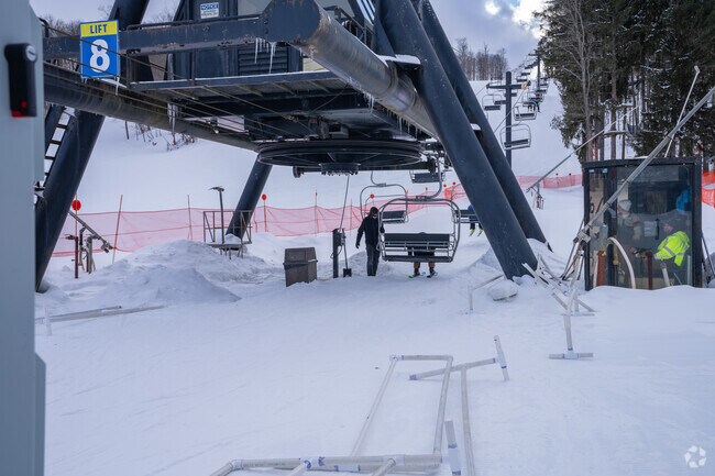 Peek’n Peak Resort near Clymer offers scenic ski trails, snow-covered slopes, and winter recreation in the heart of western New York’s countryside.