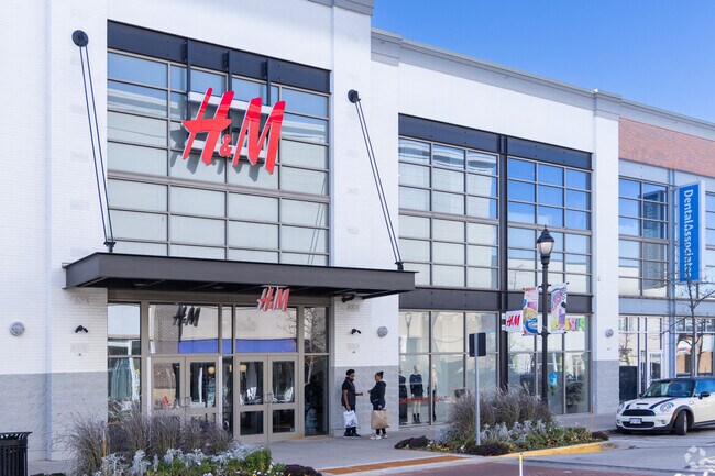 H&M at Bayshore Mall offers fashion shopping near Parkway in Glendale.