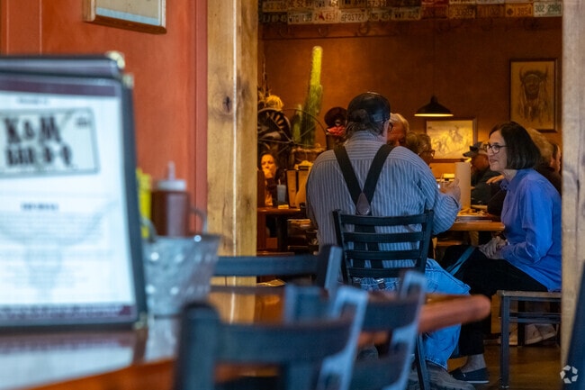 K&M Bar-B-Q is a very popular restaurant in Spring Hill.