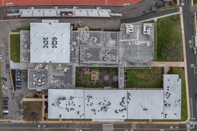 Somerville High School's teachers receive a B from Niche.