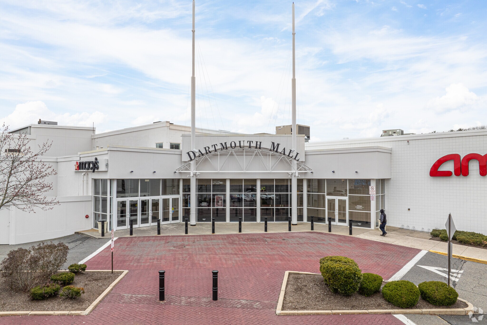 Find all your shopping needs met at Dartmouth Mall in Bliss Corner.