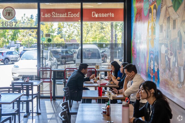 Spicy Joi is just around the corner from Islandis, serving up bold flavors and delicious dishes.