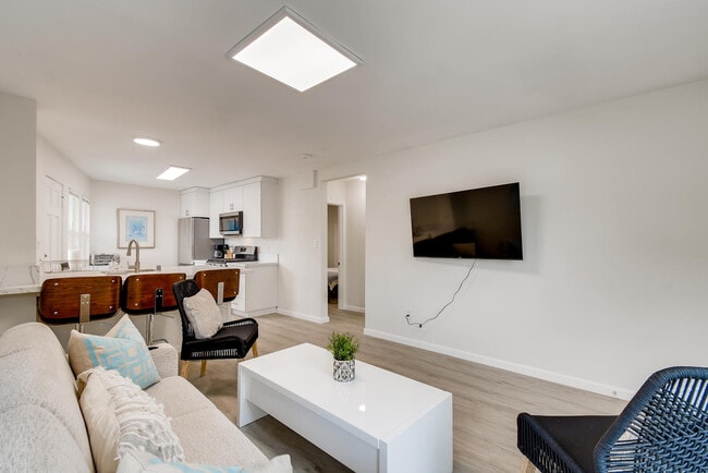 755 Windemere Ct, San Diego, CA 92109 - photo 4