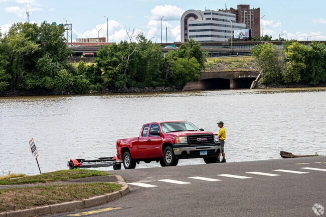 Boaters in East Hartford launch from ramps along the Connecticut River’s calm waters.
