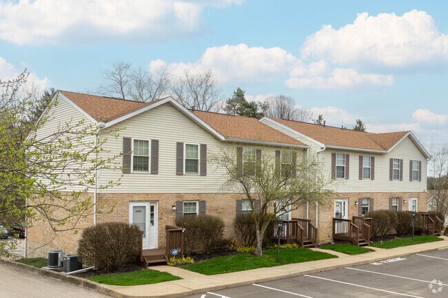 Townhouse condominiums offer low-maintenance living in Buckingham Gate.