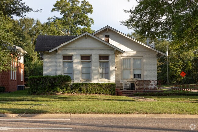 Smaller cottage style houses are mainly located at the east side of Bethune-Eastside-Rowan.