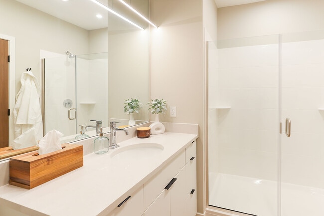 2630 N Hackett Ave unit 313, Milwaukee, WI 53211 - photo 3