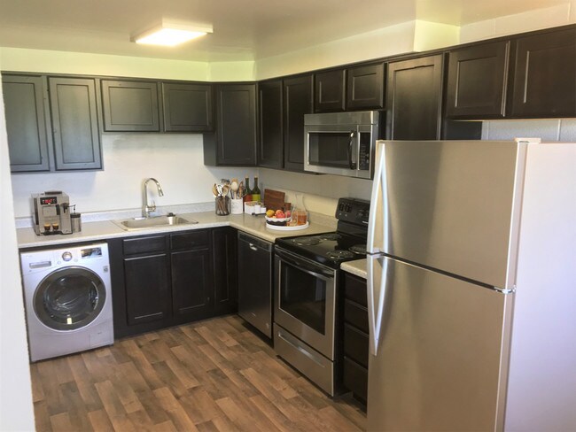 Kitchen with Washer/Dryer Combo