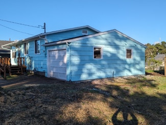 2136 NW Jetty Ave, Lincoln City, OR 97367