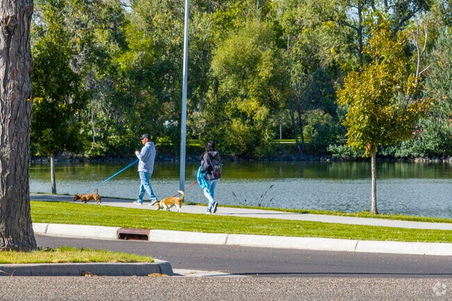 Playgrounds and green spaces are available near Lake Minnehaha.