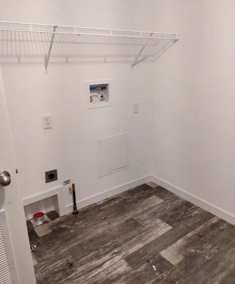 9361 Starboard Dr, Fair Haven, MI 48023 - photo 2