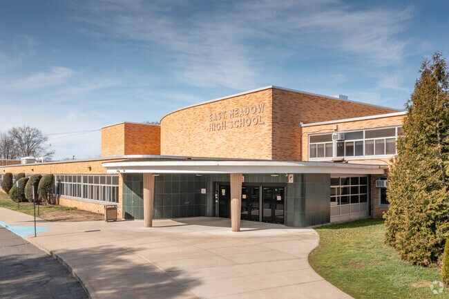 East Meadow High School receives an overall grade of A on Niche.