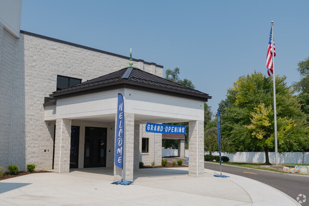 Toledo Islamic Academy
provides Islamic education to children in the Sylvania neighborhood.