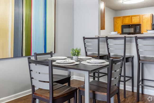 3BR, 3BA - 1256SF (Classic Furnished)