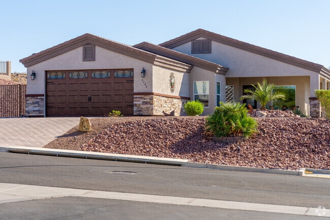 Find your oasis in the desert at Fox Creek, Bullhead City.