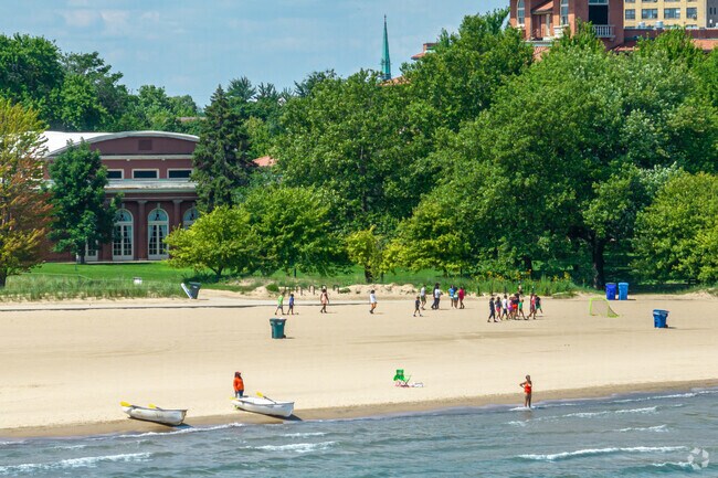 Jackson Park Highlands residents can enjoy themselves on one of the many beaches nearby.