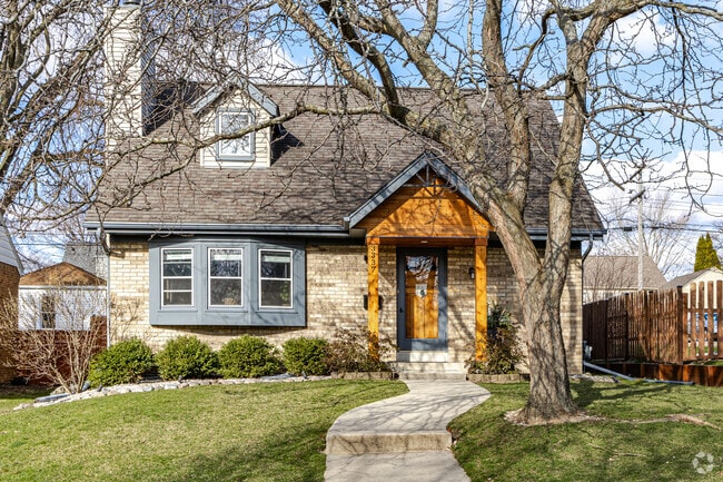 Beautiful craftsman homes can be found throughout the Alverno neighborhood.
