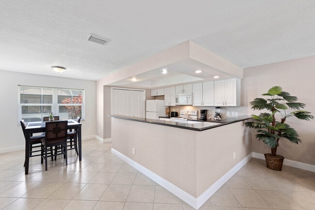 314 SW 3rd Place unit 1, Cape Coral, FL 33991 - photo 3