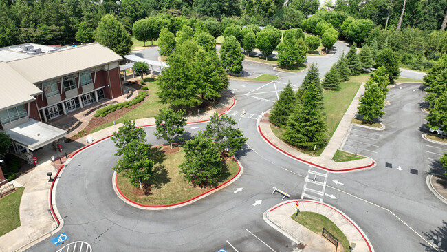Students and staff love the campus of Lake Forest Elementary School.