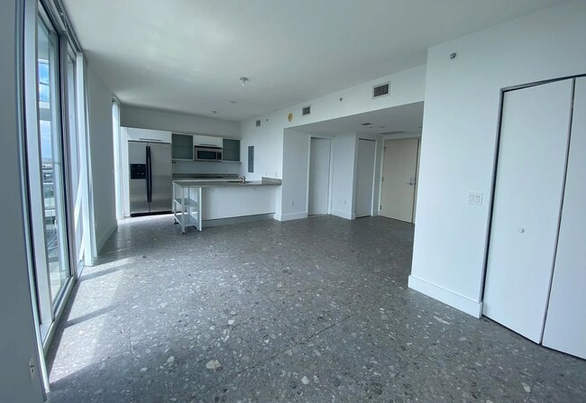185 SW 7th St unit 1400, Miami, FL 33130 - photo 4