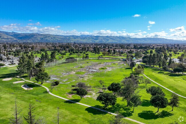 San Jose Municipal Golf Course is about 2 miles north of Hyde Park.