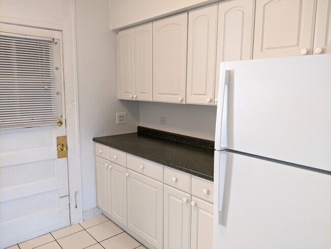 828 Reba Place unit 30-3N, Evanston, IL 60202 - photo 7