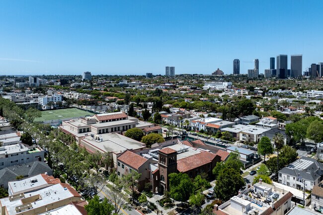 Beverly Vista Elementary School enrolls 13% economically disadvantaged students.