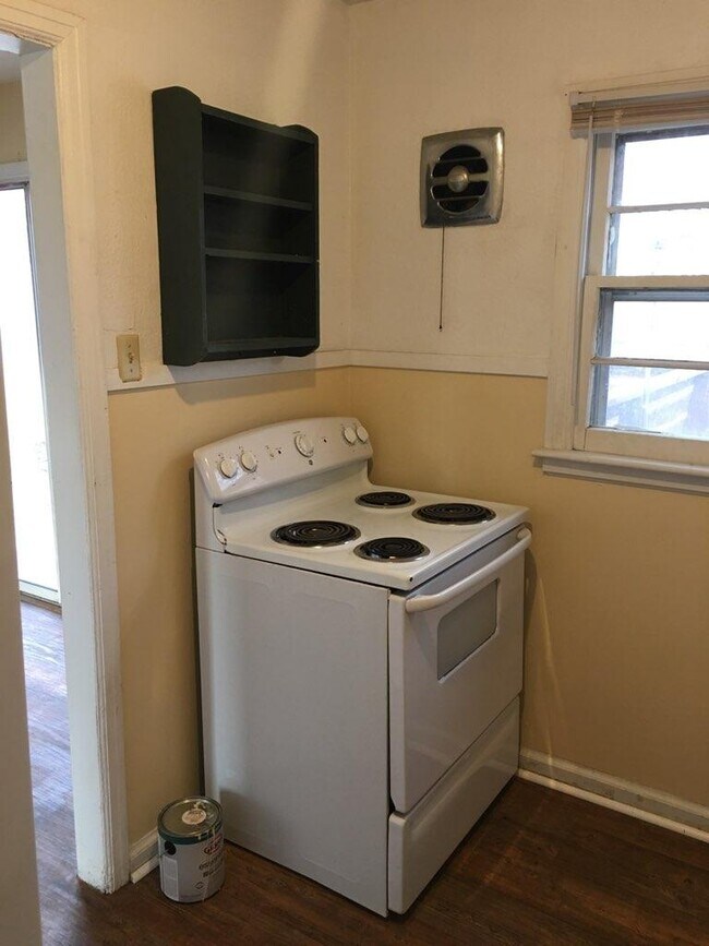 950 N Old Manor Rd, Wichita, KS 67208