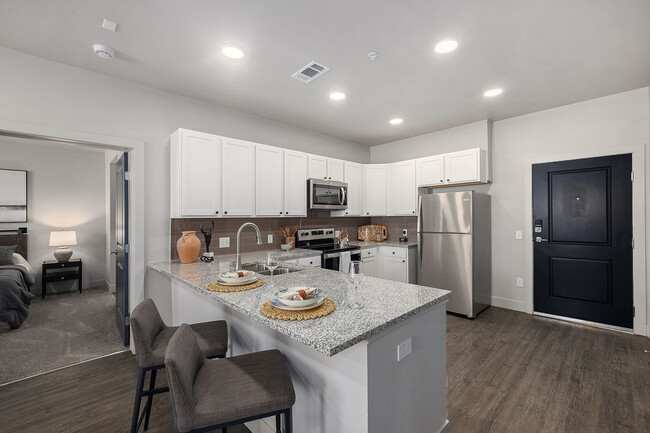 2BR, 2BA - 956SF - Kitchen