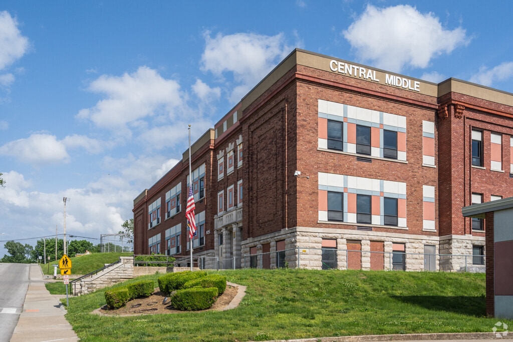 Central Middle School serves students in 6th - 8th grade.