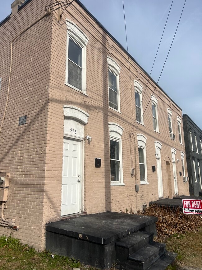 916 Washington Ave unit 916 washington Ave, Norfolk, VA 23504 - photo 2