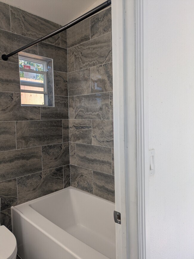 7448 Craner Ave unit Single apartment, Sun Valley, CA 91352 - photo 3