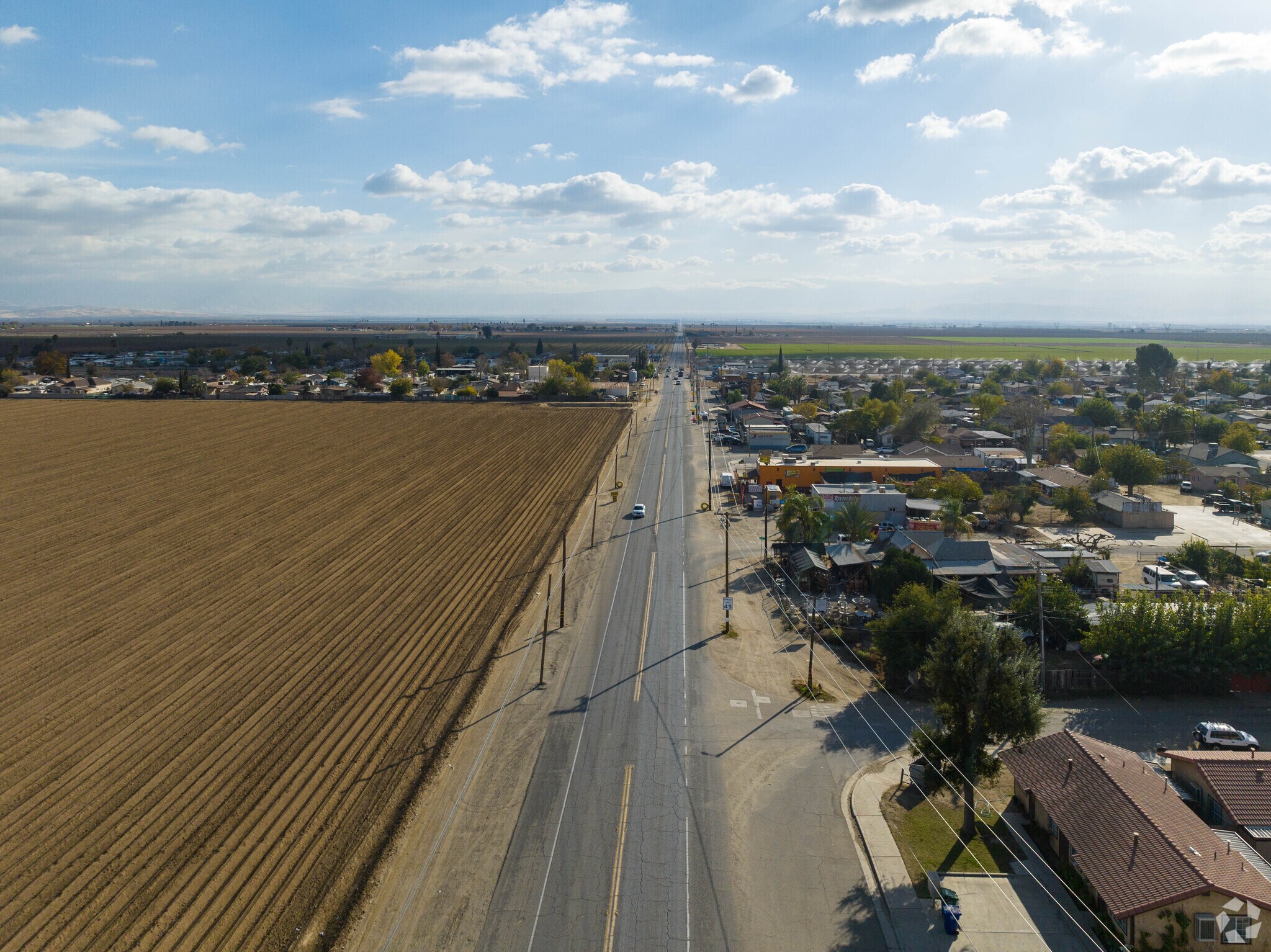 Weedpatch fields and its neighborhoods are divided by it's main highway 184.