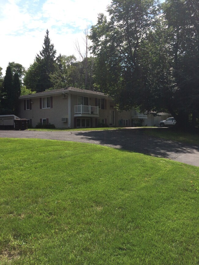 1078 E Circle Dr Unit 3, Wayzata, MN 55391