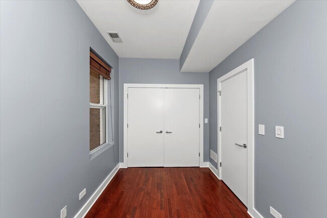 2052 N Campbell Ave unit 1W, Chicago, IL 60647 - photo 5