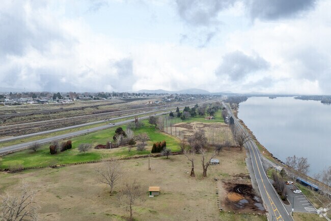 Kennewick is located near several highways offering commuters easy access.