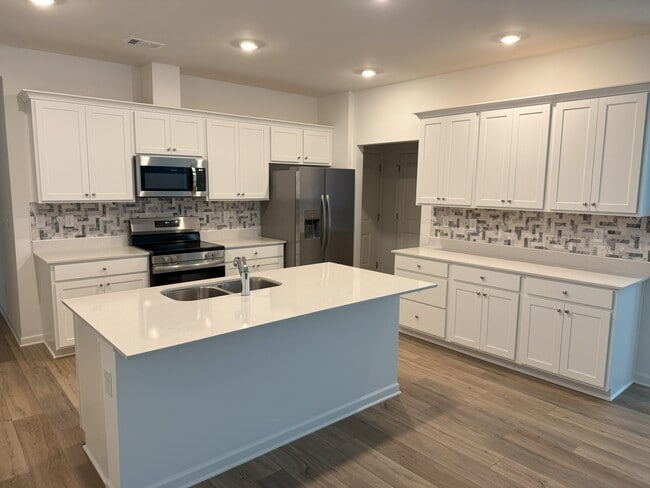 Kitchen w/marble backsplash