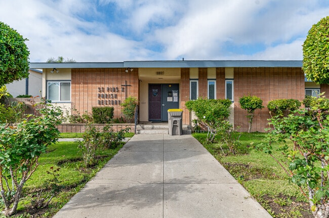 The fron tentrance to St. Pius X Parish School