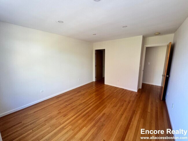 42 Vernon St unit 35 - 412, Brookline, MA 02446 - photo 7