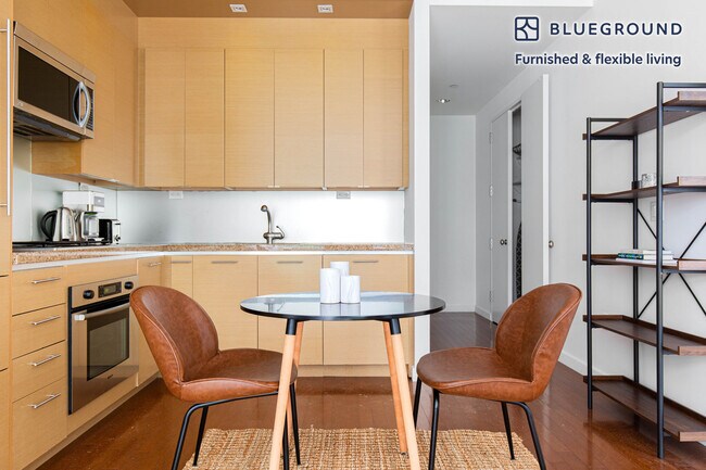 1600 Broadway on the Square Condominium unit FL19-ID595, New York, NY 10019 - photo 6