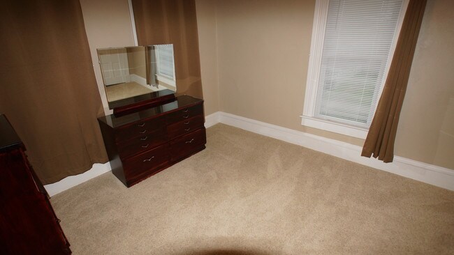 2002 W 4th St unit A, Davenport, IA 52802 - photo 6