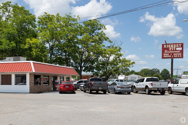 Hickory Pit Too is a Semmes landmark frequented by Rothfield residents.