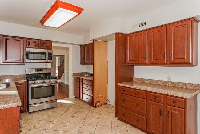 2343 Ridgewood Rd, Akron, OH 44313 - photo 6