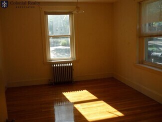 247 Freeman St Unit 15, Brookline, MA 02446
