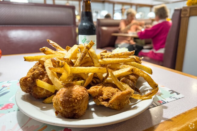 Go to Belgrade Gardens in East Barberton for a delicious chicken dinner meal.