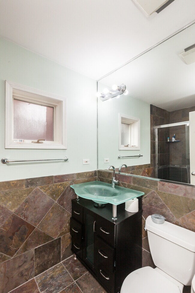 811 W Superior St unit 3, Chicago, IL 60642 - photo 7