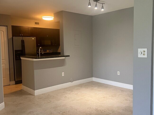 2851 N Oakland Forest Dr unit 108, Oakland Park, FL 33309 - photo 5