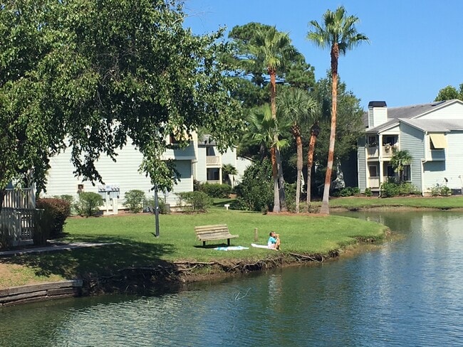 Bay Club- 1 Bedroom 1 Bath Condo for Rent- Pond Views- 2 miles to Sullivan's Island